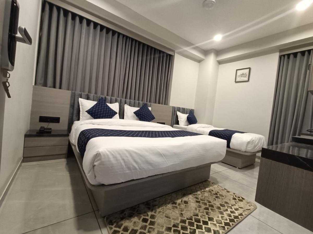 Hotel Asiana Sky Motera Ahmedabad Exterior photo
